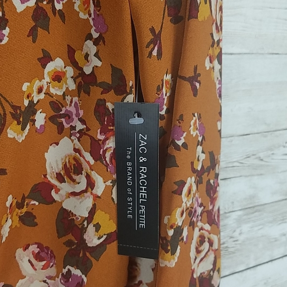 Zac & Rachel, Rust and black top, v-neck, petite - Picture 5 of 8